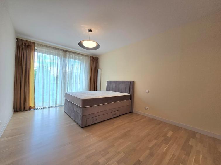 Apartament cu 4 camere în Aviatorilor