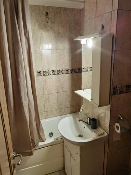 Apartament cu 2 camere decomandat, mobilat în Central