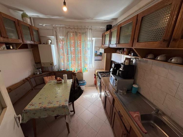 Apartament cu 3 camere decomandat în Careiului