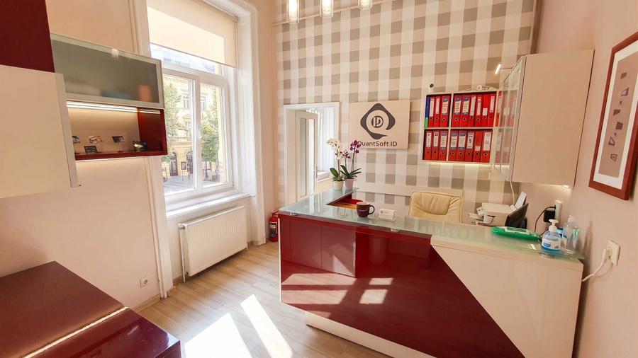 Apartament cu 3 camere semidecomandat în Ultracentral