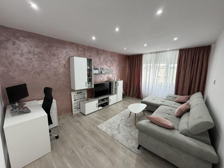 Apartament cu 2 camere decomandat în Mihai Bravu