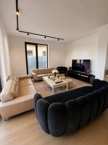 Apartament cu 4 camere decomandat în Pipera