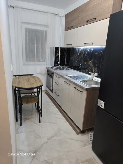 Garsonieră decomandată în Broșteni