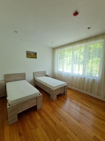 Casă individuală cu 8 camere cu Garaj în Florești