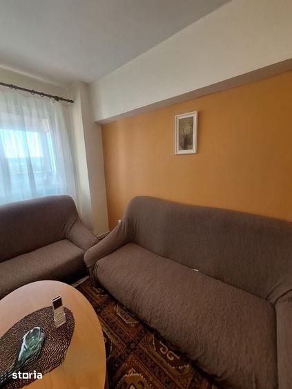 Apartament cu 2 camere semidecomandat în Podu Roș