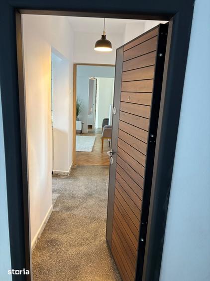 Apartament cu 3 camere semidecomandat în Tei