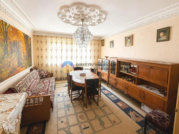 Apartament cu 4 camere semidecomandat în Mărăței
