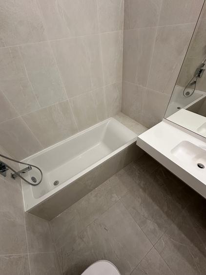 Apartament cu 4 camere semidecomandat în Floreasca