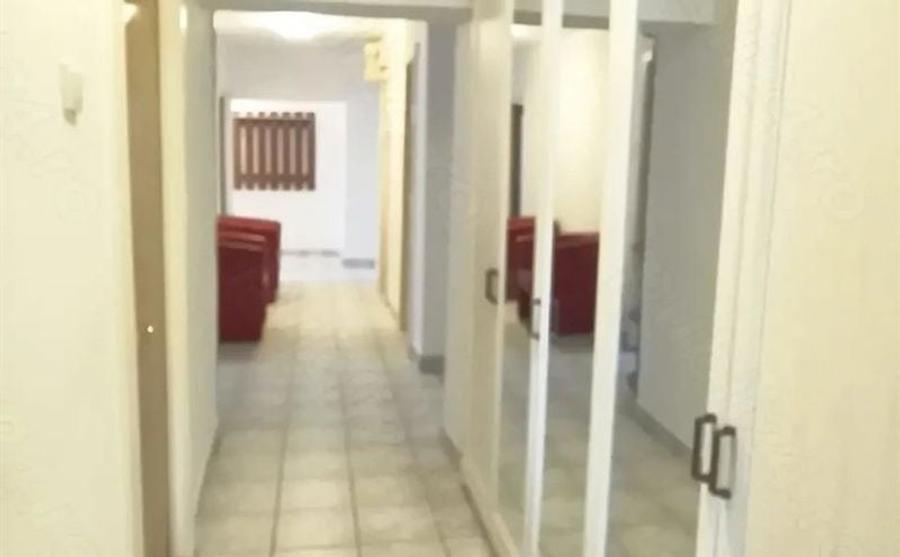 Apartament cu 4 camere semidecomandat în 1 Mai