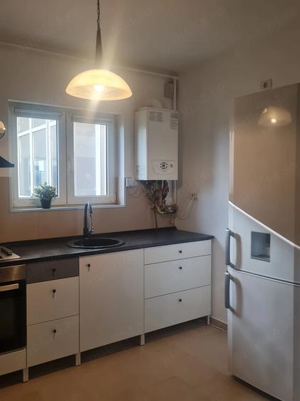 Apartament cu 3 camere semidecomandat în Subcetate