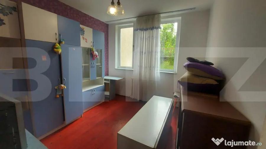 Apartament cu 3 camere semidecomandat în Simeria