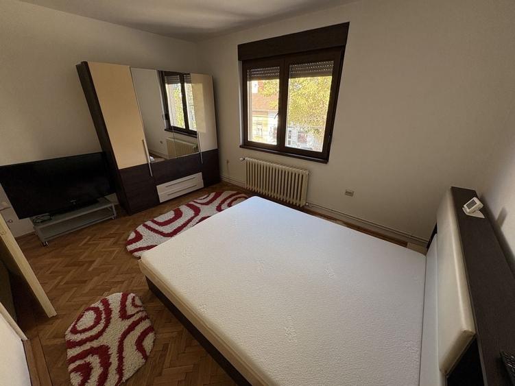 Apartament cu 3 camere decomandat în Lipovei