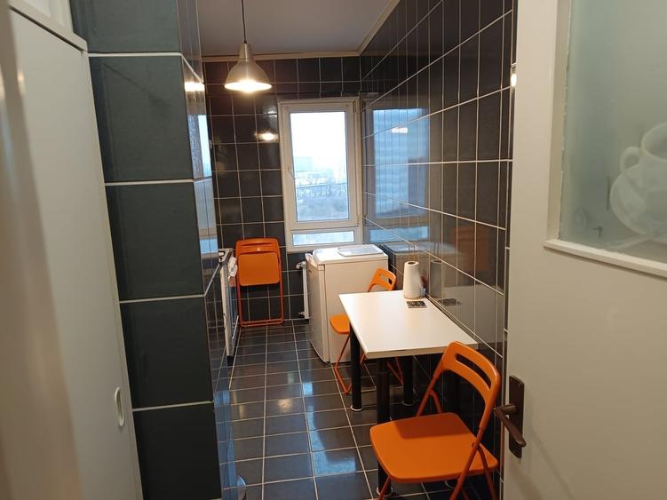 Apartament decomandat, mobilat în Pajura