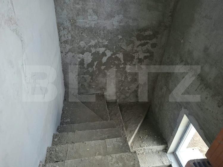 Casă individuală cu 4 camere cu Canalizare în Bariera Vâlcii