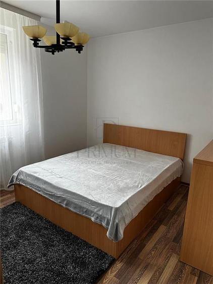 Apartament cu 3 camere semidecomandat, mobilat în Lipovei