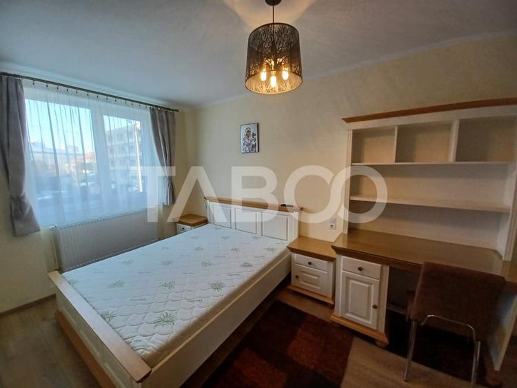 Apartament cu 3 camere semidecomandat, mobilat în Mihai Viteazul