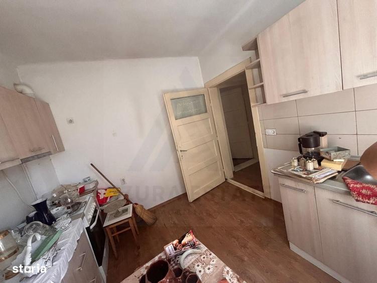 Casă cu 3 camere decomandat în Central