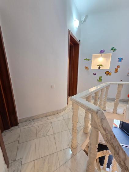 Casă cu 6 camere cu Teren 250 Mp în P-ța Muncii