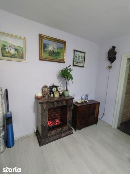 Apartament cu 3 camere semidecomandat în Tomis I