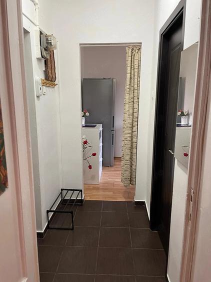 Garsonieră decomandată în Sud