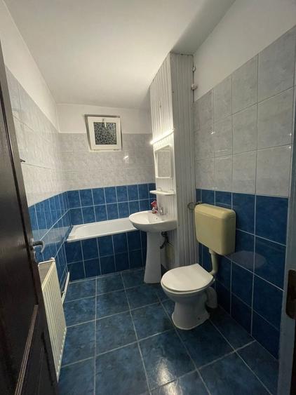 Apartament cu 3 camere decomandat în Exterior Vest