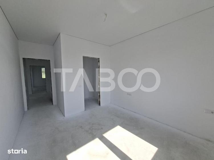 Casă cu 3 camere decomandat în Cristian
