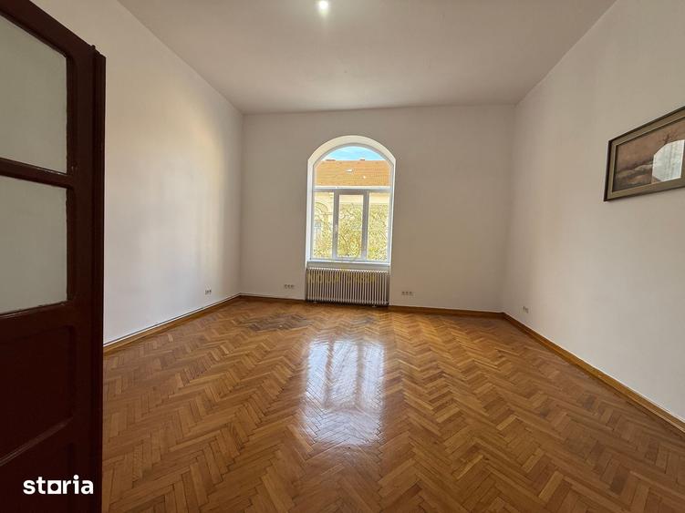 Casă cu 2 camere cu Teren 160 Mp în Central
