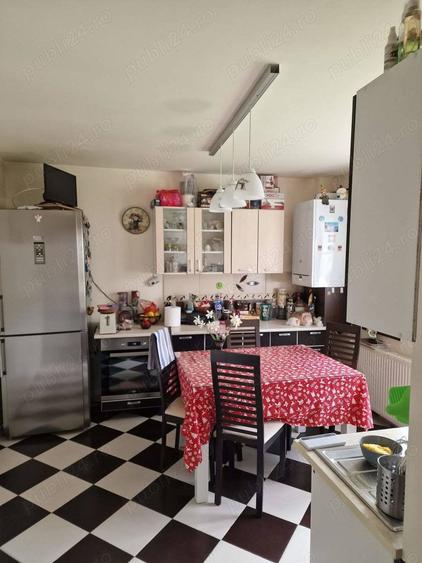 Casă cu 6 camere în Florești