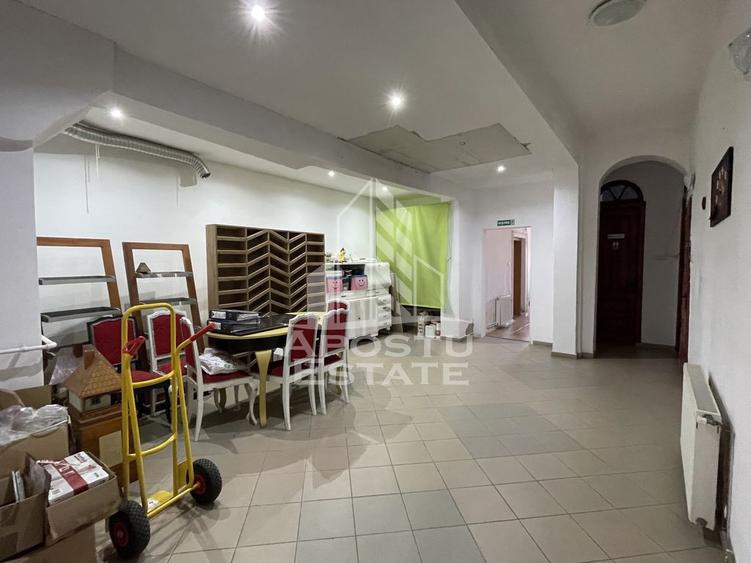 Apartament cu 3 camere decomandat în Central