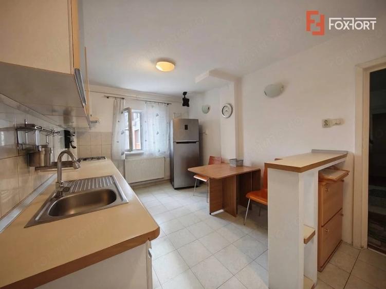 Apartament cu 3 camere semidecomandat în Girocului