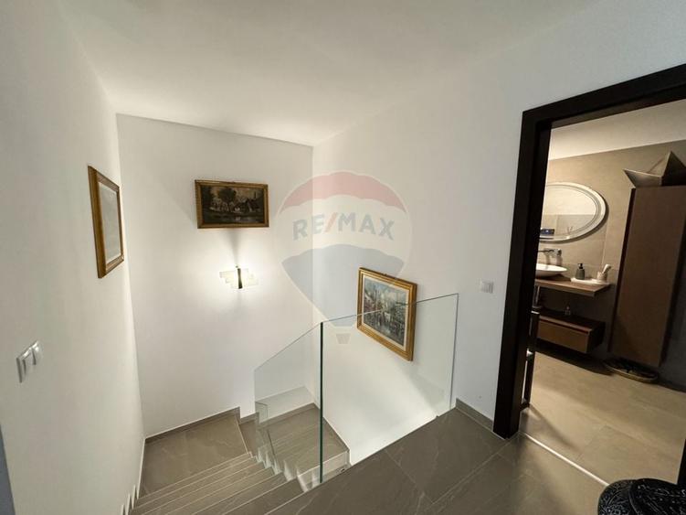 Duplex cu 4 camere cu Canalizare în Dezmir