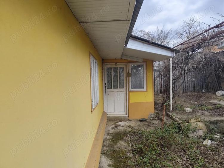 vand casa in centrul satului Stoisesti, com. Banca, jud. Vaslui - 3