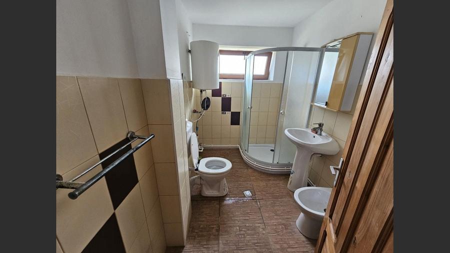 Casă cu 10 camere cu Canalizare în Cordun