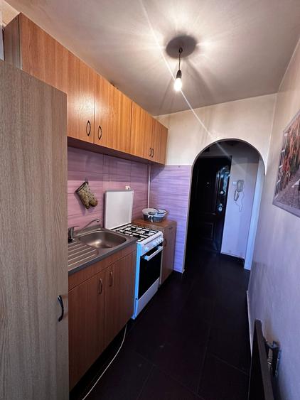 Apartament cu 2 camere semidecomandat, mobilat în Podu Roș
