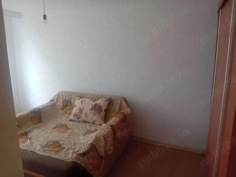Apartament cu 3 camere decomandat în Precista