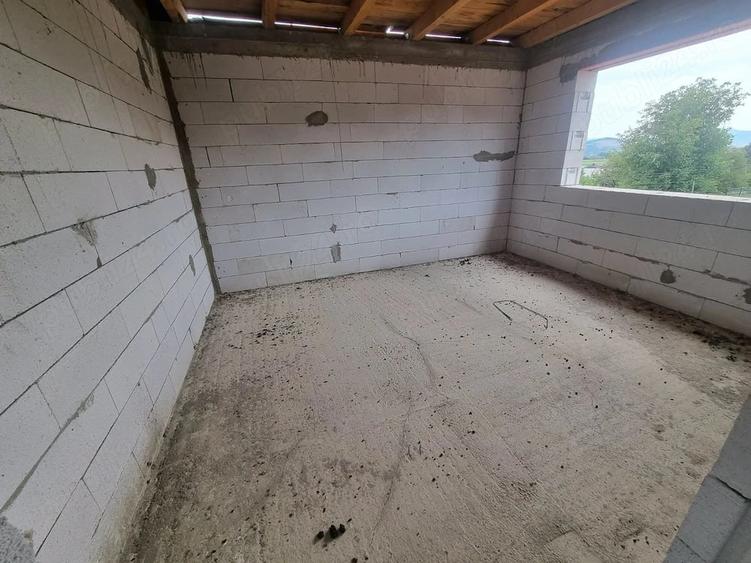 Casă cu Teren 600 Mp în Mintia