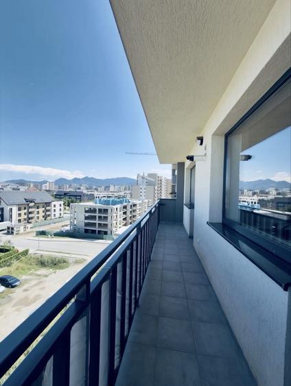 Apartament cu 2 camere decomandat în Tractorul