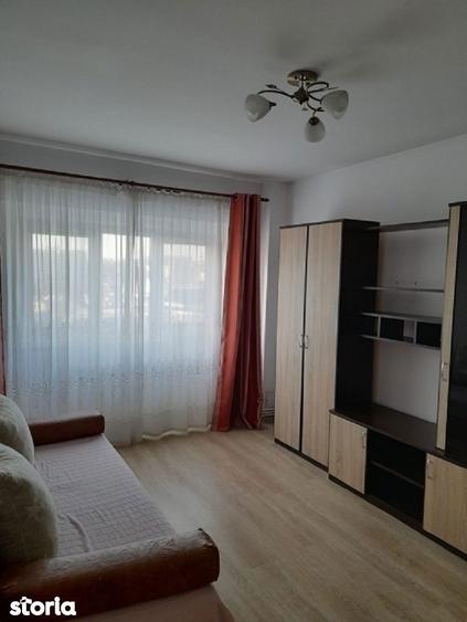 Apartament cu 2 camere decomandat în Podu Roș