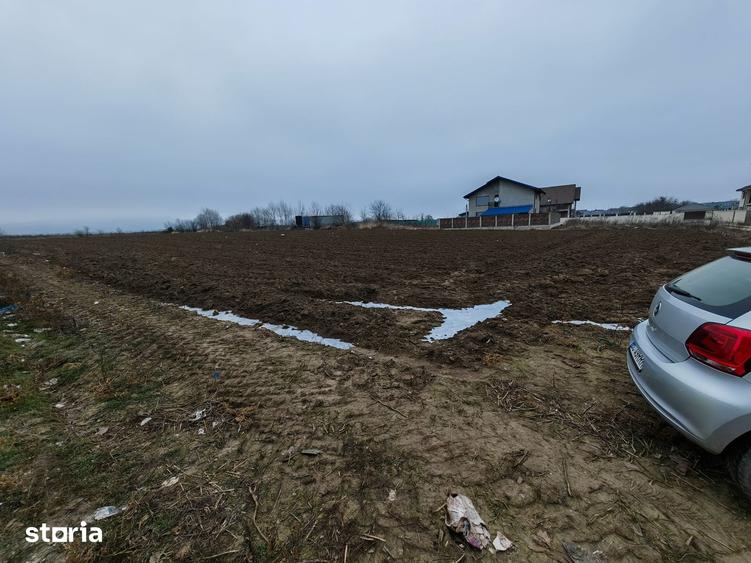 Teren de 8918 mp, în Sărata