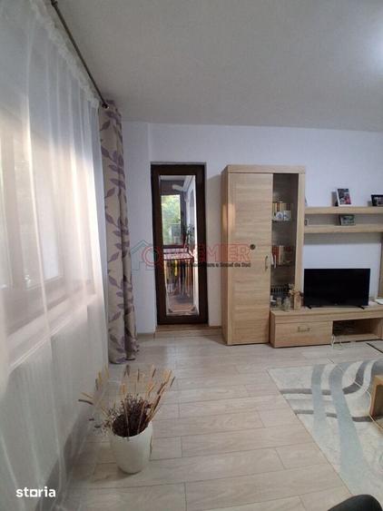 Apartament cu 2 camere decomandat în Văcăresti