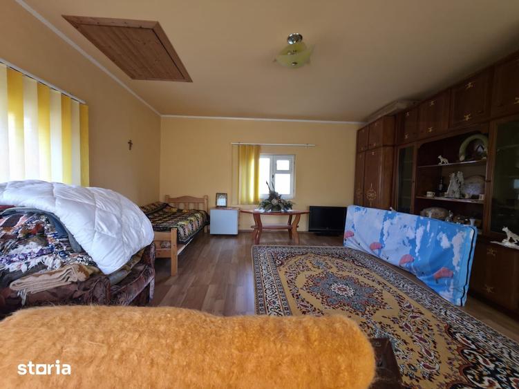 Casă cu 5 camere cu Teren 1000 Mp în Dâmbu Pietros