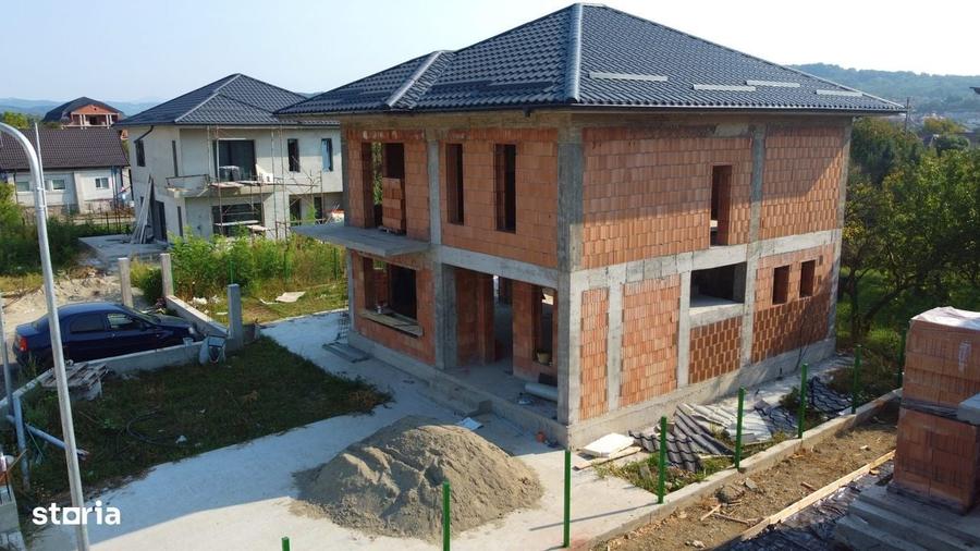 Casa noua ( la rosu ) de vanzare in Curtea de Arges. - 12