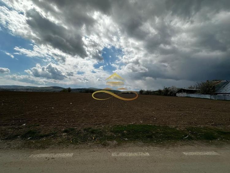 Teren Construcții intravilan de 4374 mp, în Trebeș