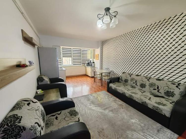Apartament cu 3 camere decomandat în Tătărași