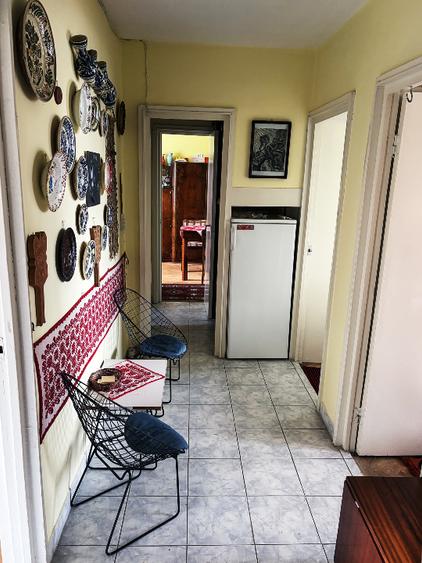 Apartament cu 3 camere semidecomandat în Central