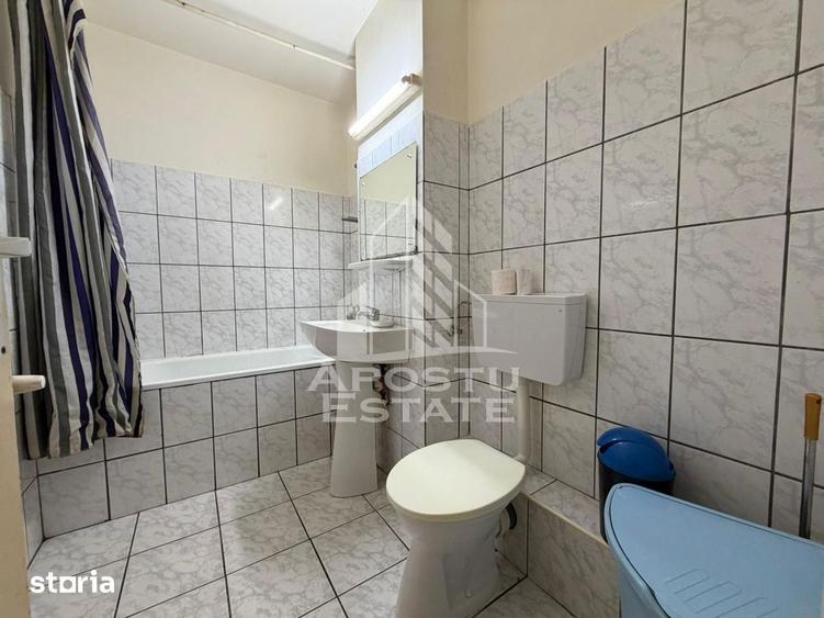 Apartament cu 2 camere decomandat, mobilat în Fratelia