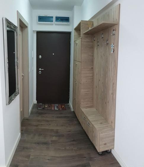 Apartament cu 3 camere semidecomandat, mobilat în Barbu Văcărescu
