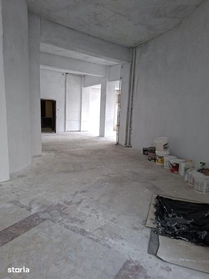 Spațiu comercial, de 180 mp, în Albert