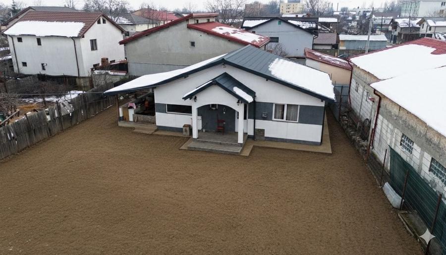 Casă cu 3 camere în Petrolului