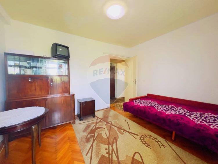 Apartament cu 3 camere semidecomandat, mobilat în Podgoria